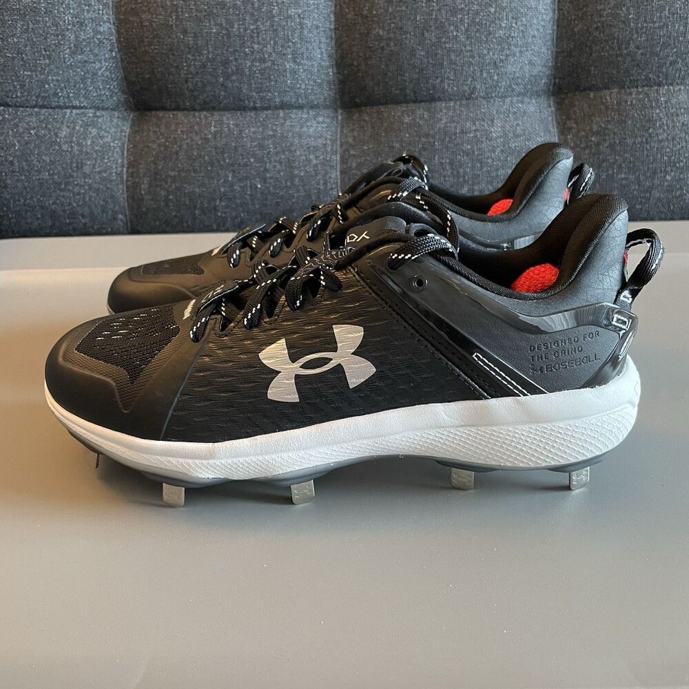 Mens 6.5 / Women’s 8 -Under Armour Yard Low Metal Baseball Cleats Black New